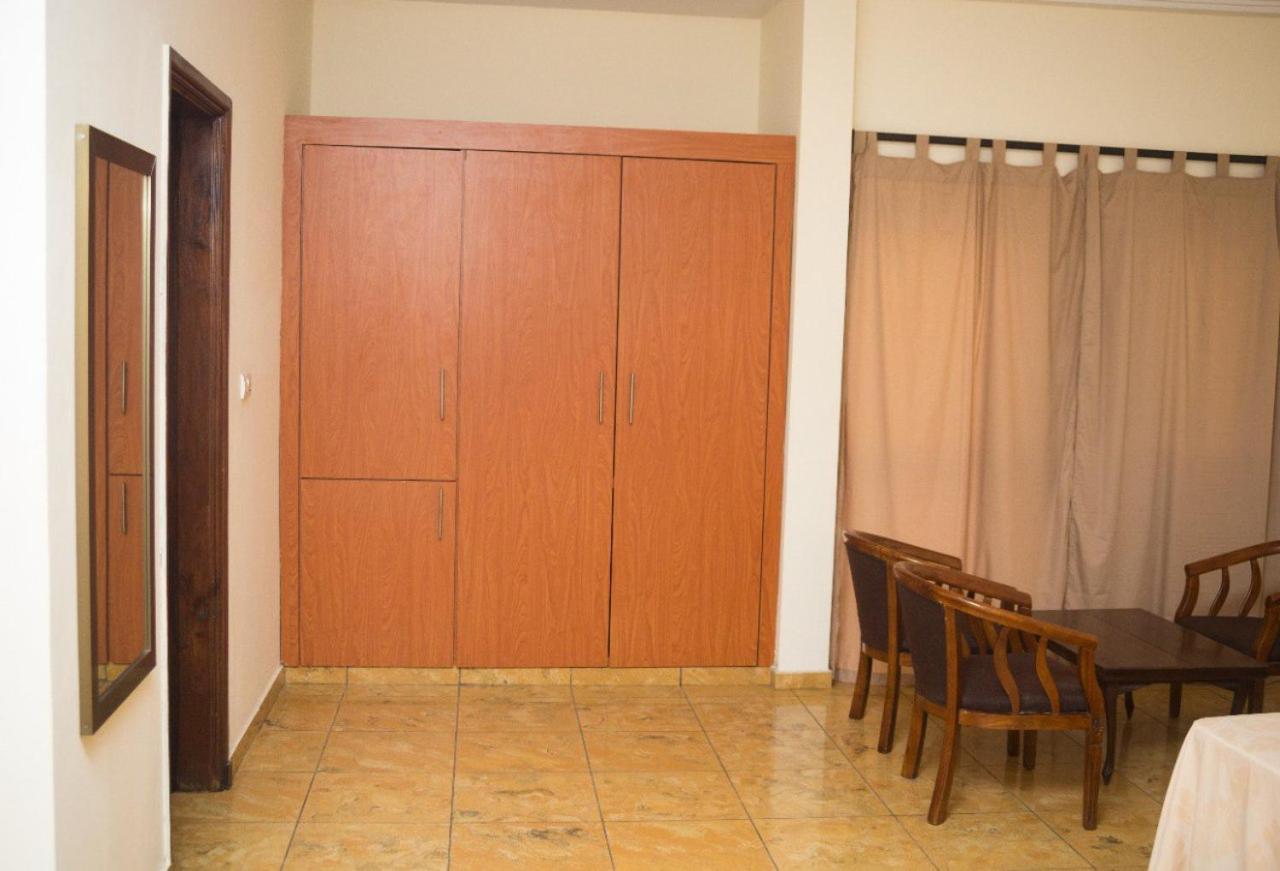 Hotel Marbella Ломе Екстер'єр фото